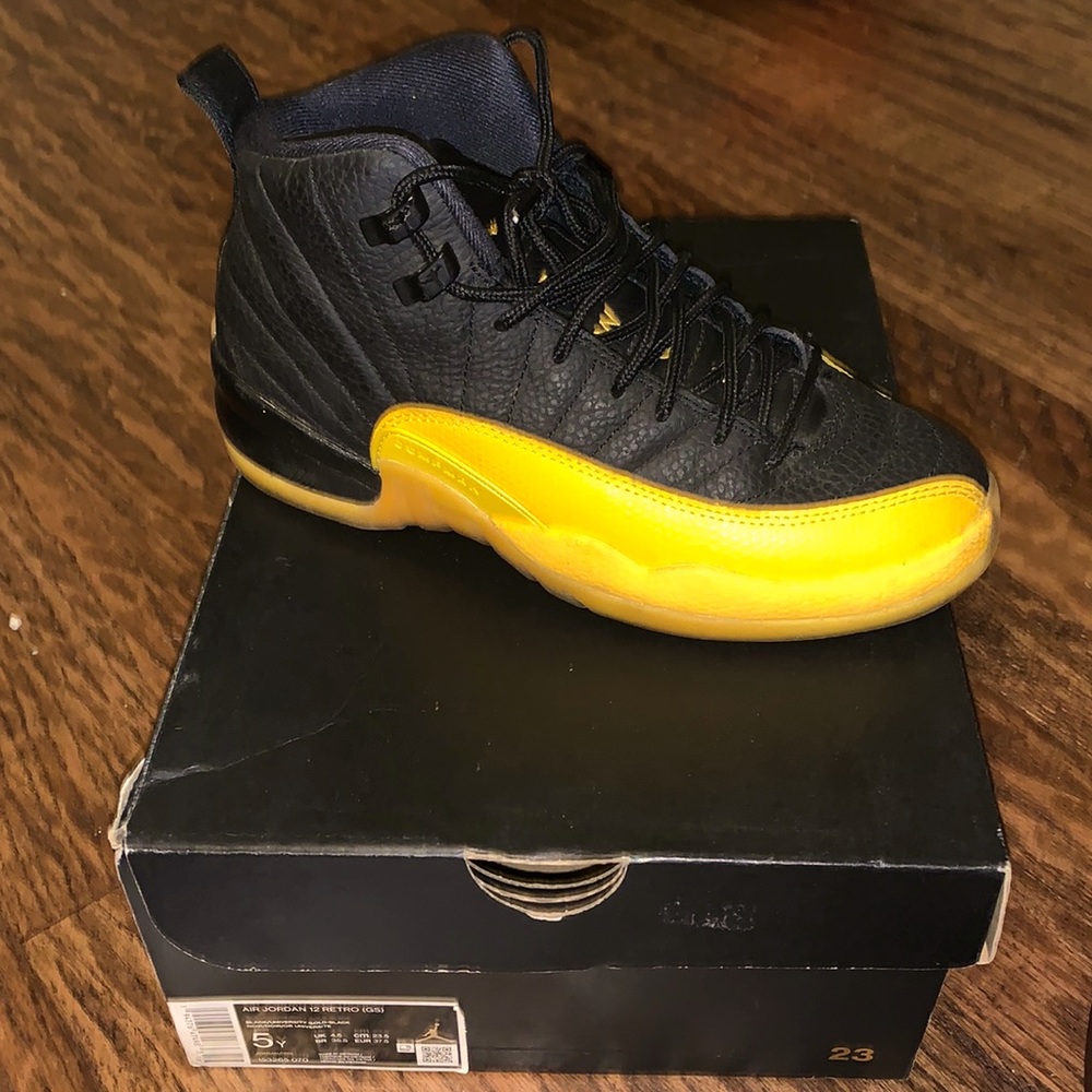 Jordan 12 Retro size 5 Black & Yellow
